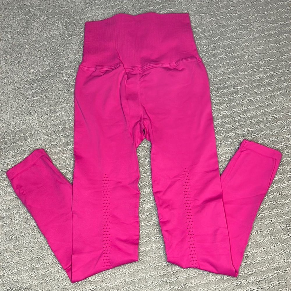 FREE PEOPLE | NWOT High-Rise 7/8 Length Good Karma Leggings in Azalea * - Picture 5 of 5